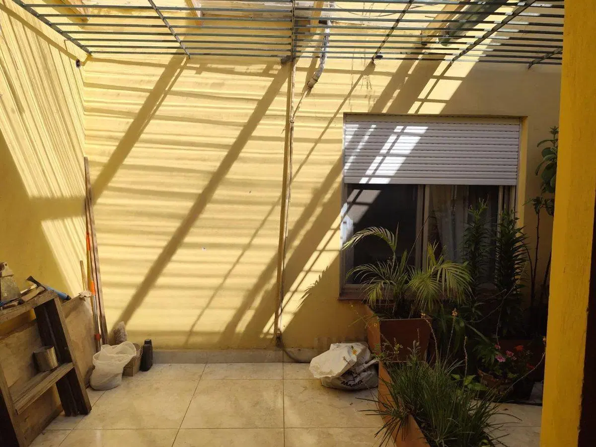 VENTA CASA 4 AMB CON PATIO COCHERA BERNAL 2