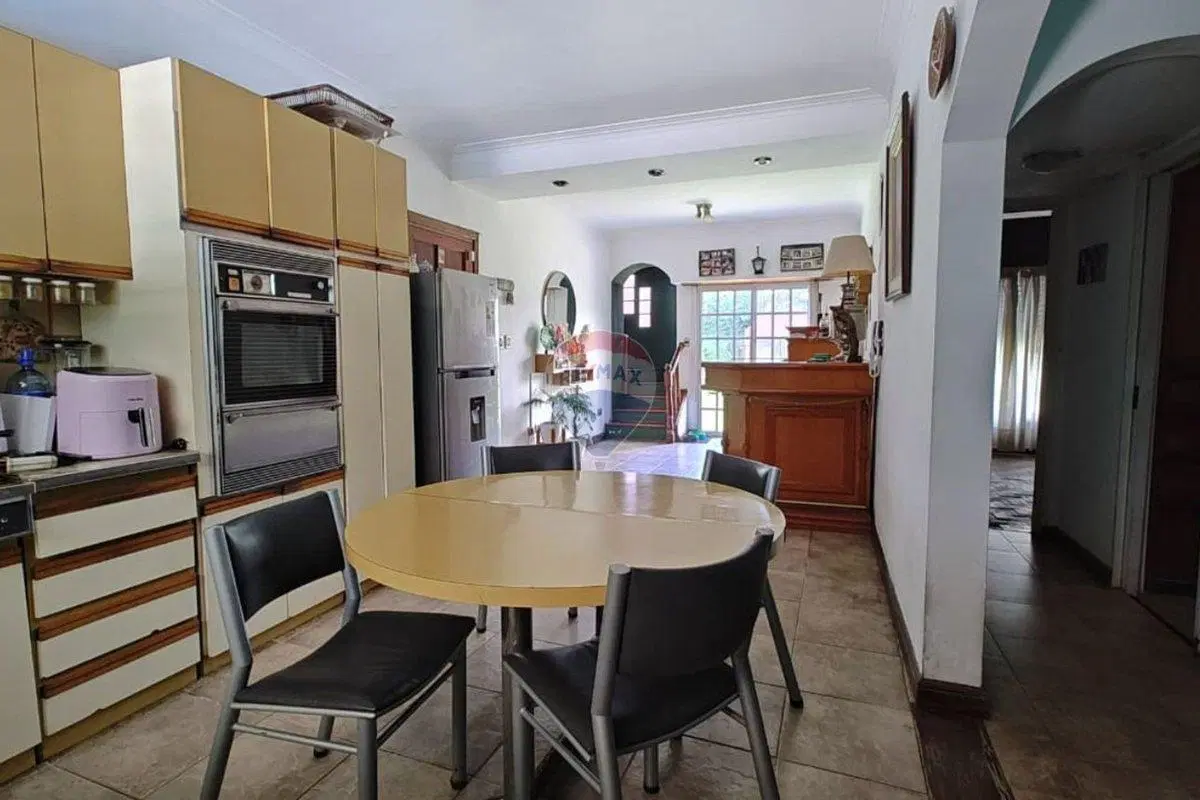 VENTA CASA 4 AMB C/PILETA Y LOCAL QUILMES OESTE 4