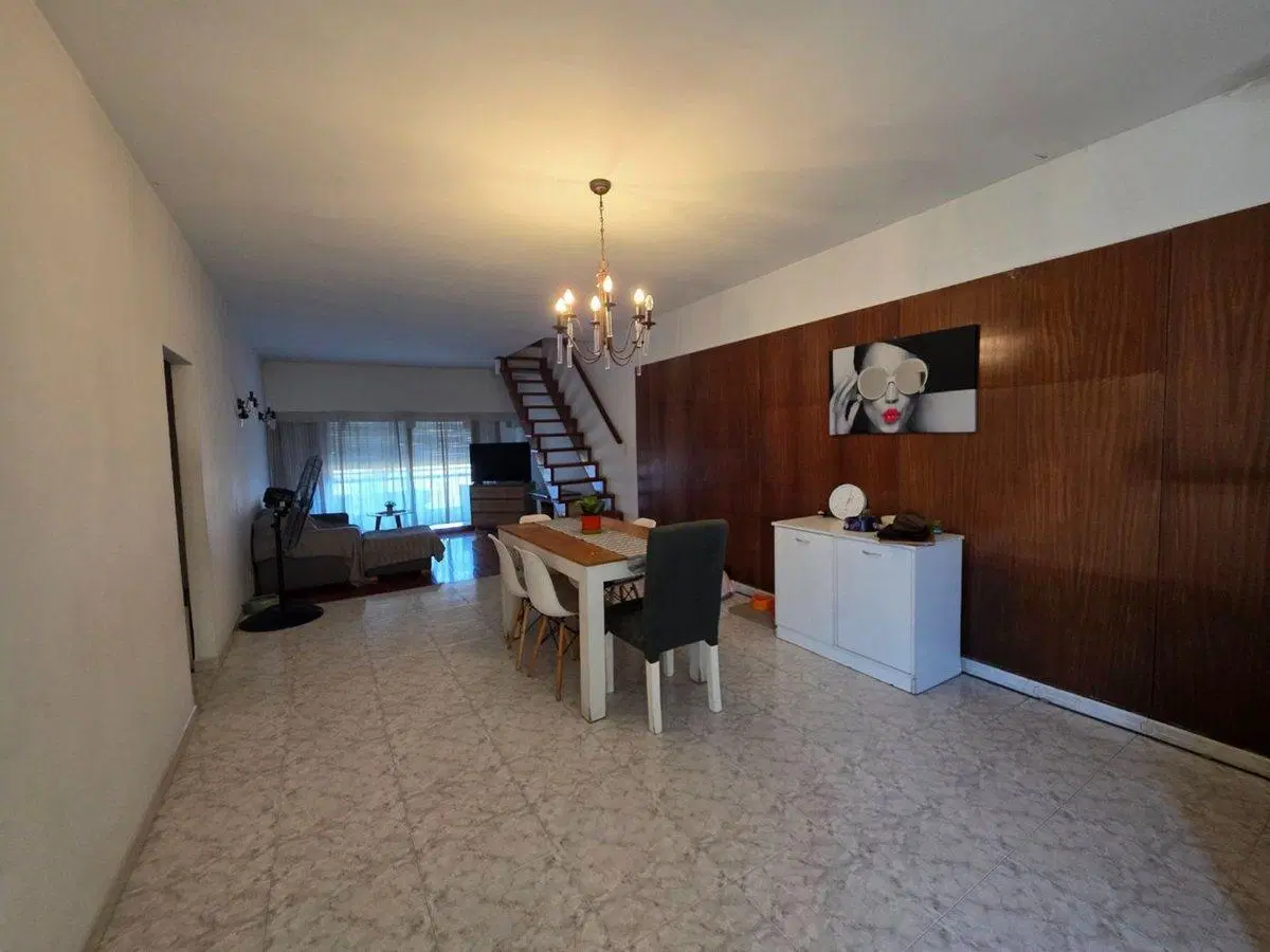 Venta  Casa 7 ambientes  con cochera Sarandí 5