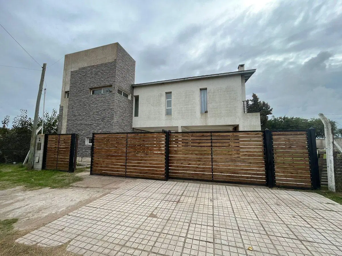 VENTA CASA QUINTA CHASCOMUS CON CABAÑAS Y PISCINA 4