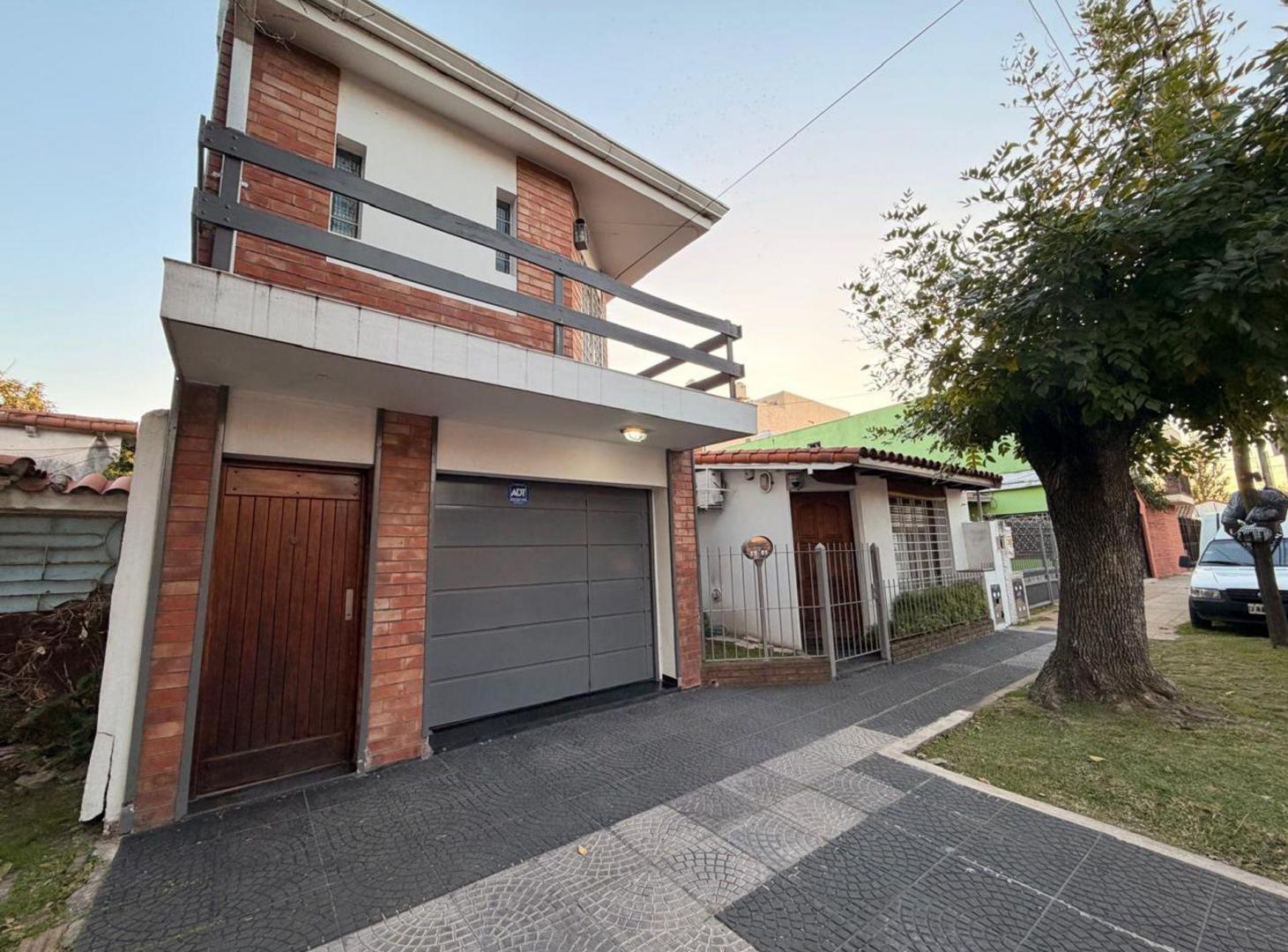 VENTA CASA 4 AMBIENTES QUILMES OESTE.
