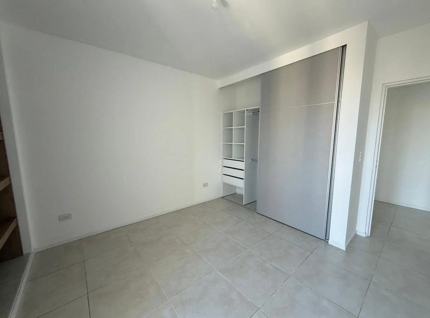 VENTA DEPTO 3 AMBIENTES BERNAL CENTRO 5