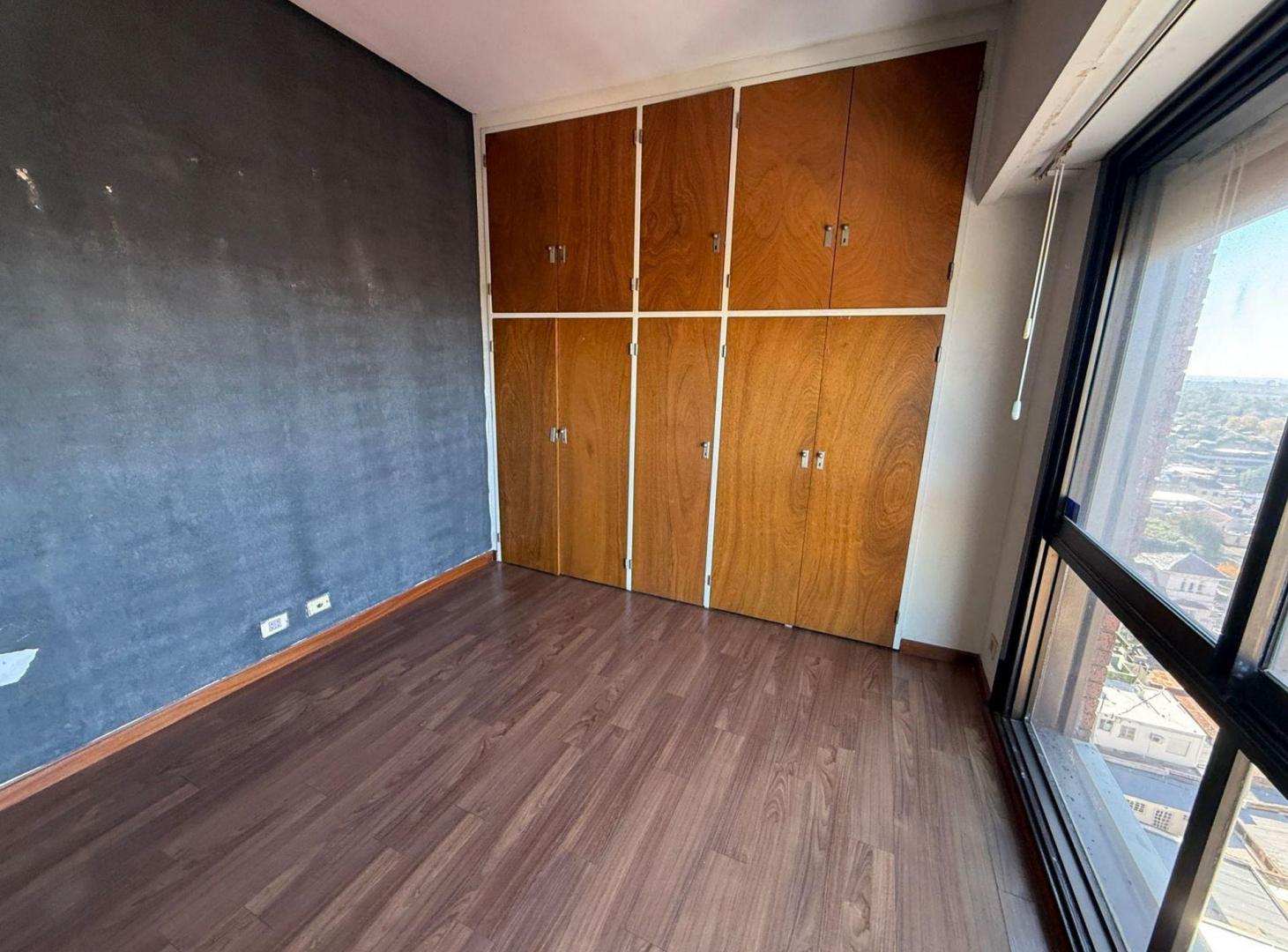 VENTA DPTO 5 AMBIENTES - QUILMES CENTRO