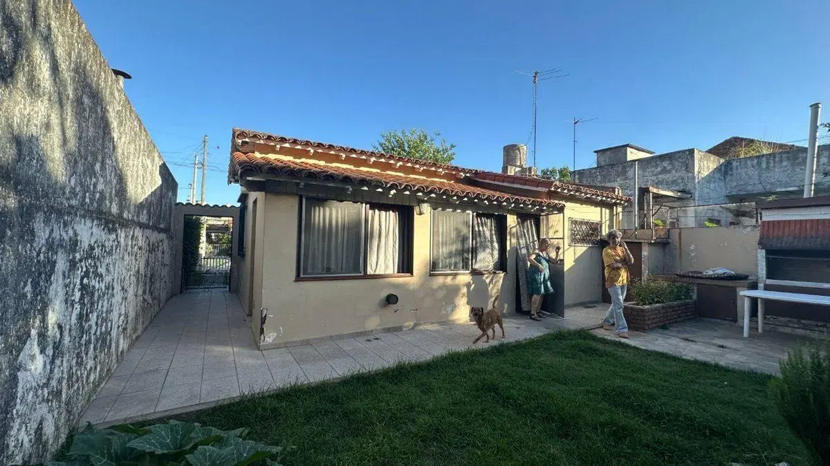 Venta Casa 2 amb. c/patio y cochera 4