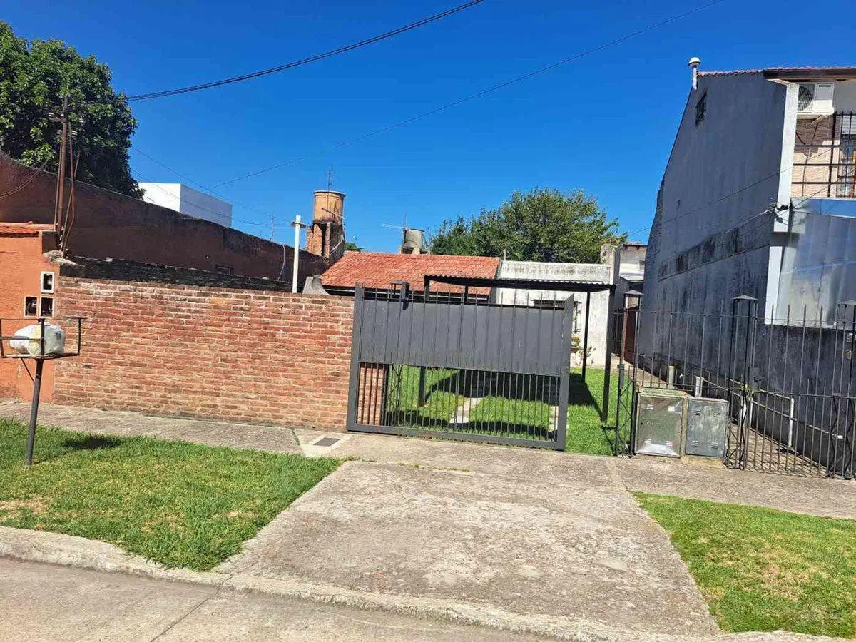 VENTA CASA 4 AMBIENTES EN BARRIO PARQUE CALCHAQUI 3
