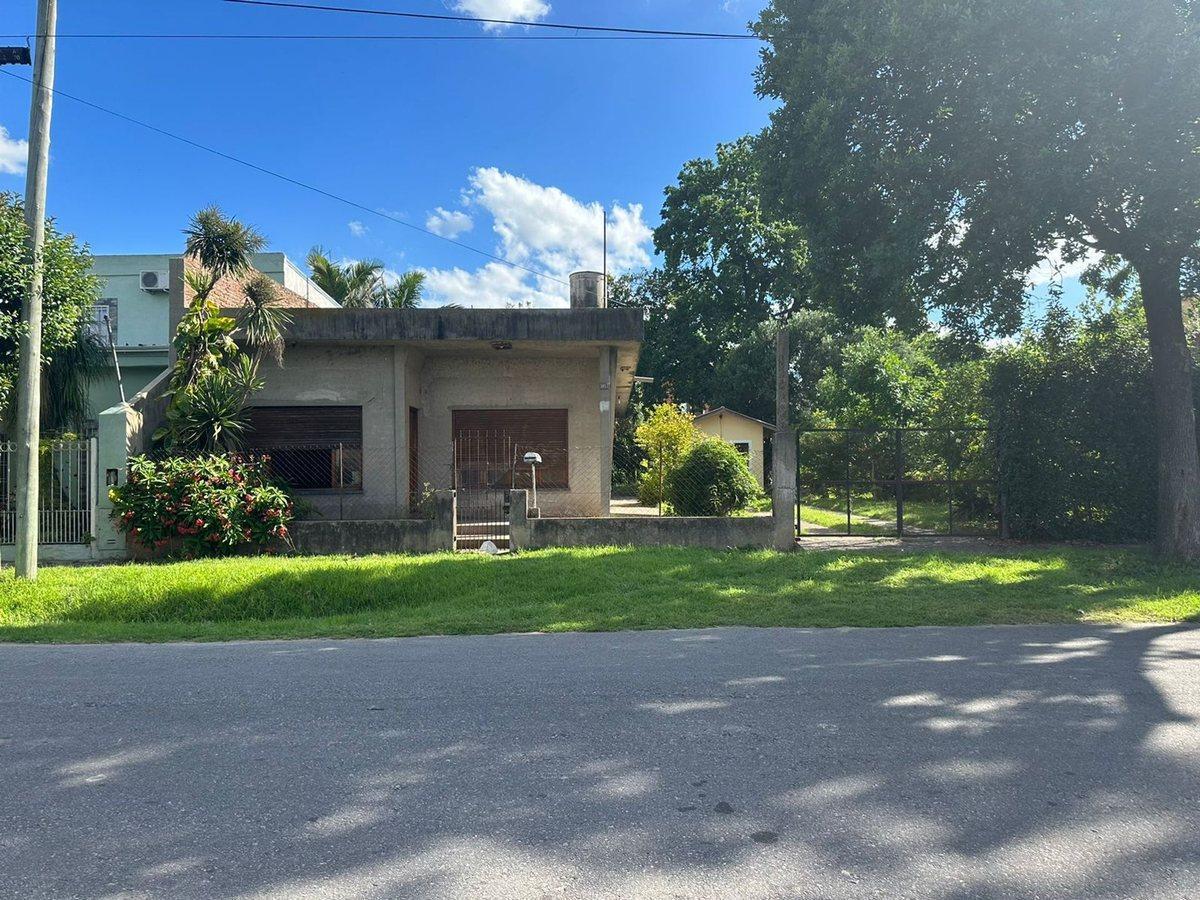 VENTA CASA Y LOTE LINDERO BERAZATEGUI