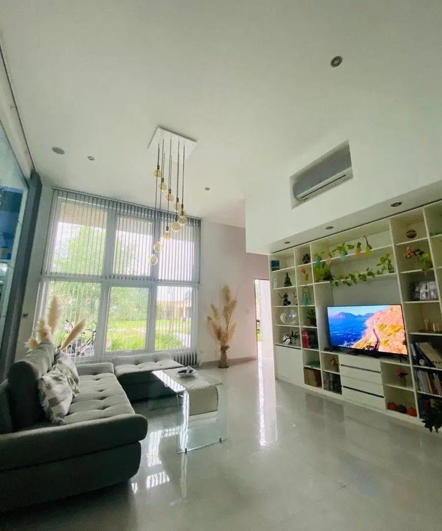 VENTA CASA 5 AMBIENTES, EN AREA 60. 4