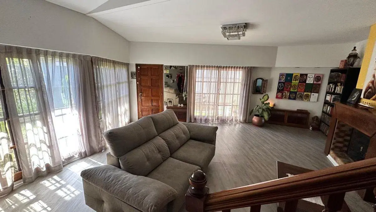 VENTA CASA 4 AMB. C/ PILETA CLIMATIZADA Y PARQUE. 4