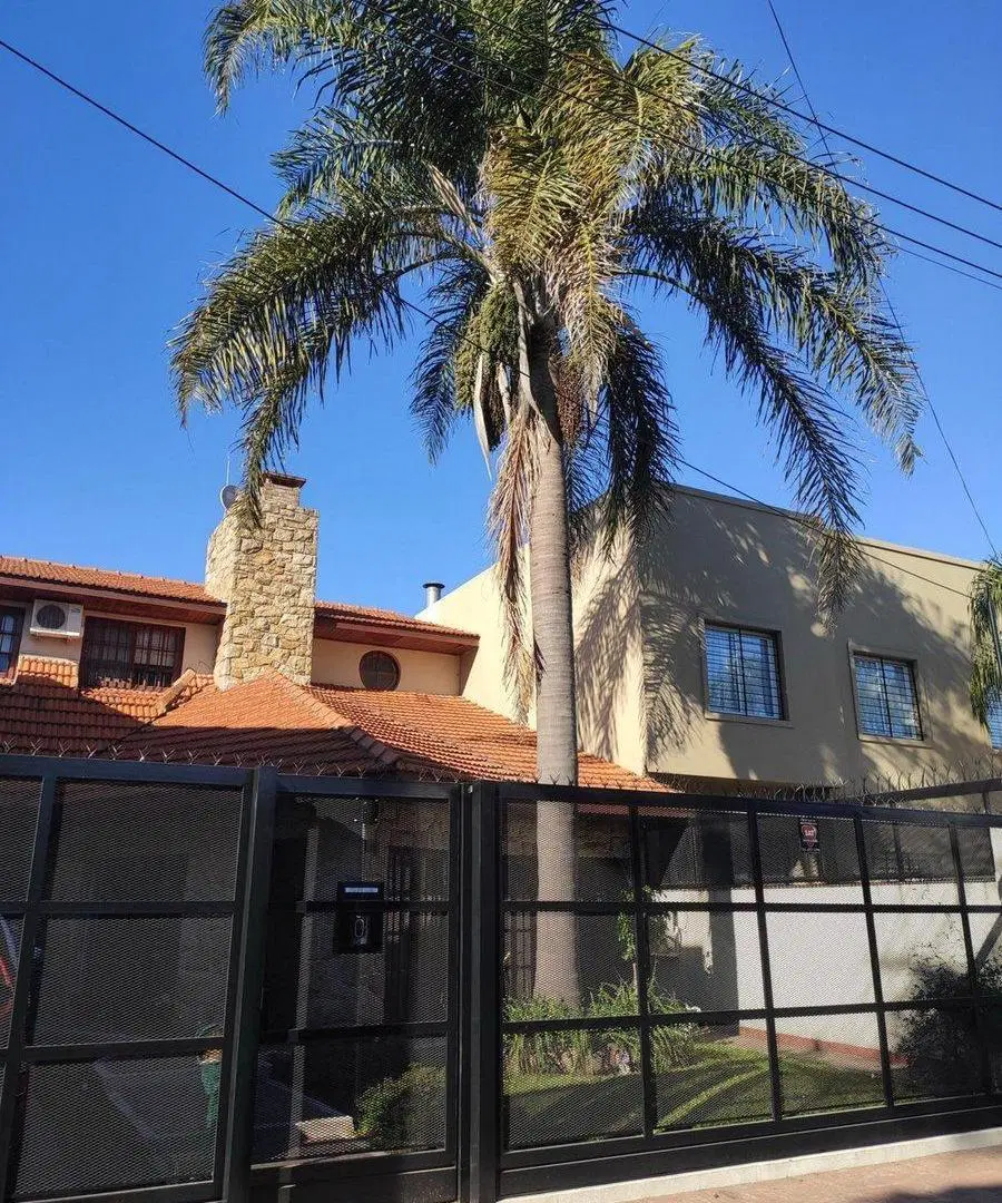 VENTA CASA 4 AMB. C/ PILETA CLIMATIZADA Y PARQUE. 5