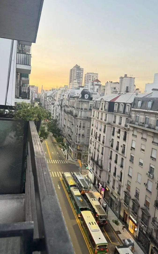 ALQUILER HERMOSO MONOAMBIENTE CON BALCON y A/C 5