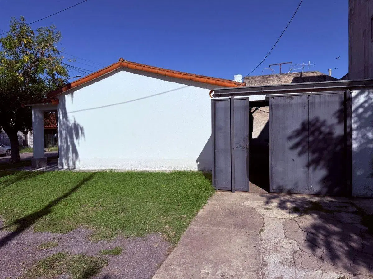 VENTA CASA 3 AMB. CON COCHERA EN QUILMES OESTE 2