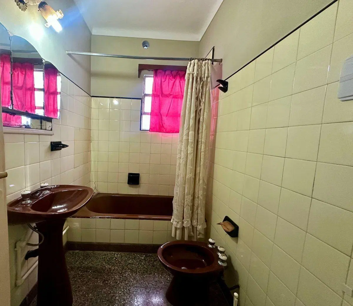 VENTA CASA 3 AMBIENTES CON JARDIN QUILMES 4