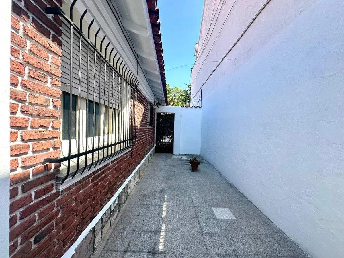 VENTA CASA 3 AMBIENTES CON JARDIN QUILMES 2