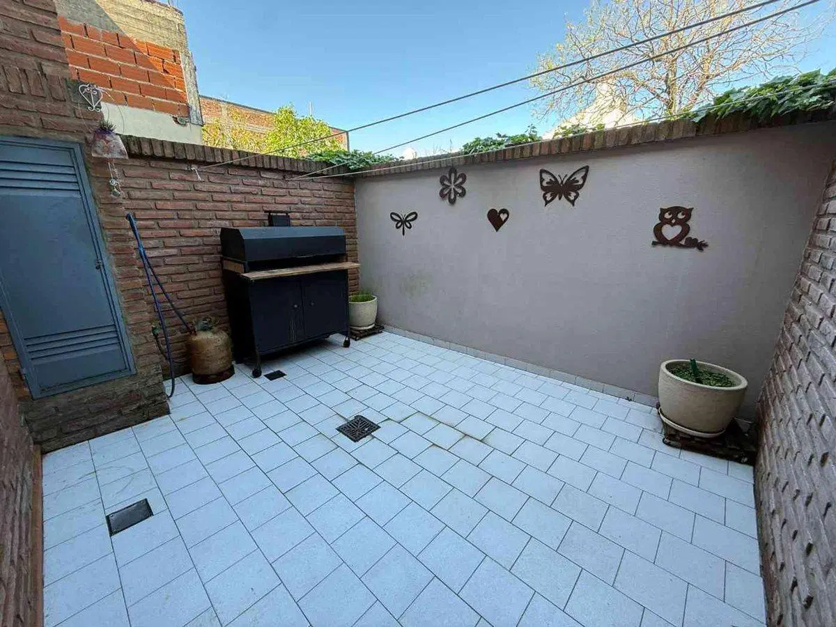 VENTA DUPLEX 3 AMBIENTES CON COCHERA EN  BERNAL 2