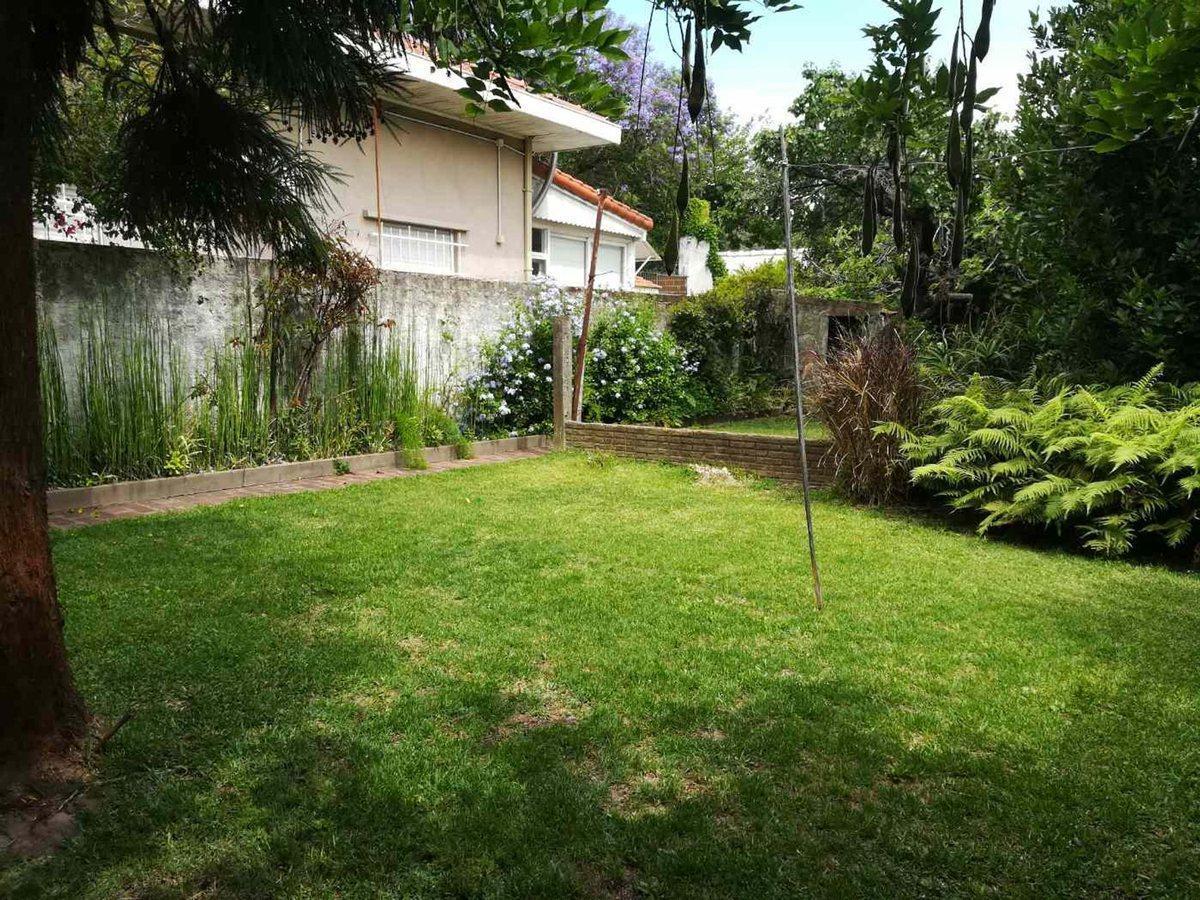 VENTA CASA 3 AMBIENTES CON LOCAL BERAZATEGUI