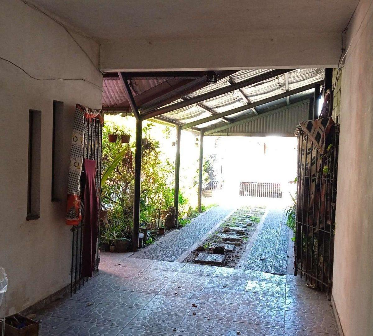 Foto de VENTA CASA 4 AMBIENTES + DEPTO EN BERAZATEGUI, imagen 1