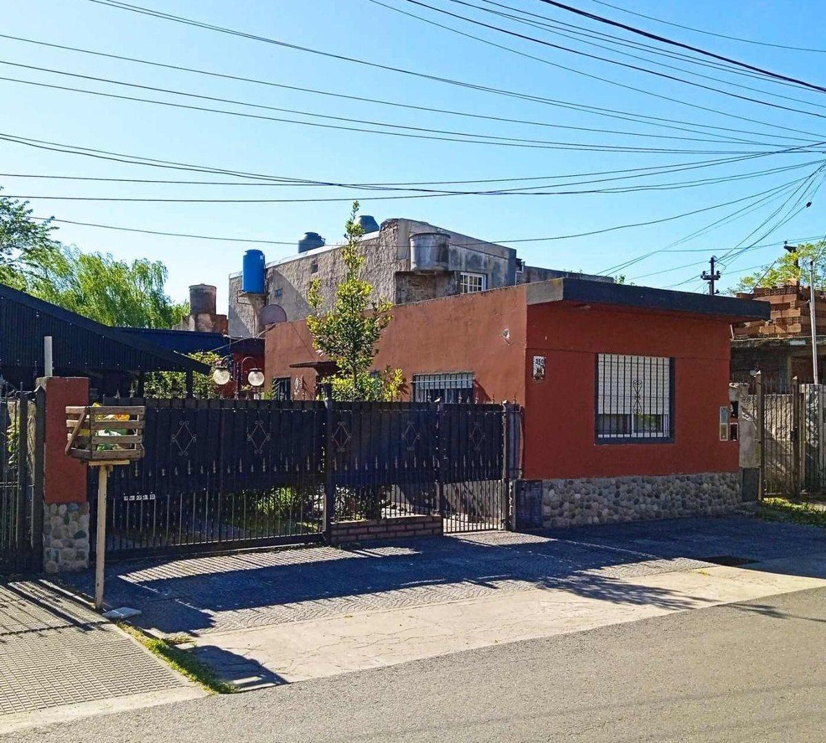 Foto de VENTA CASA 4 AMBIENTES + DEPTO EN BERAZATEGUI, imagen 2