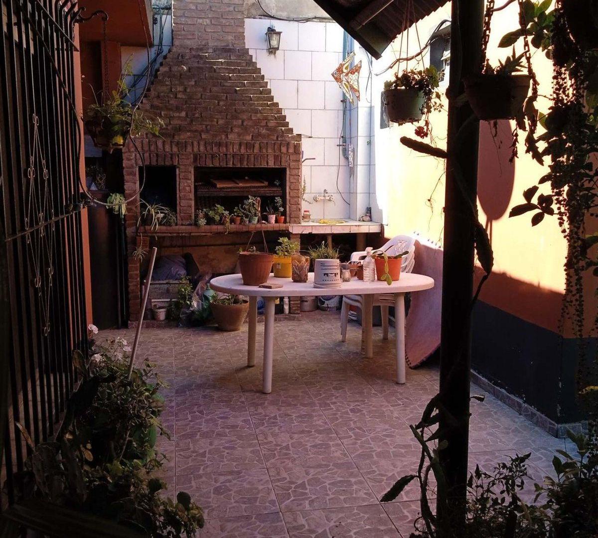 Foto de VENTA CASA 4 AMBIENTES + DEPTO EN BERAZATEGUI, imagen 5