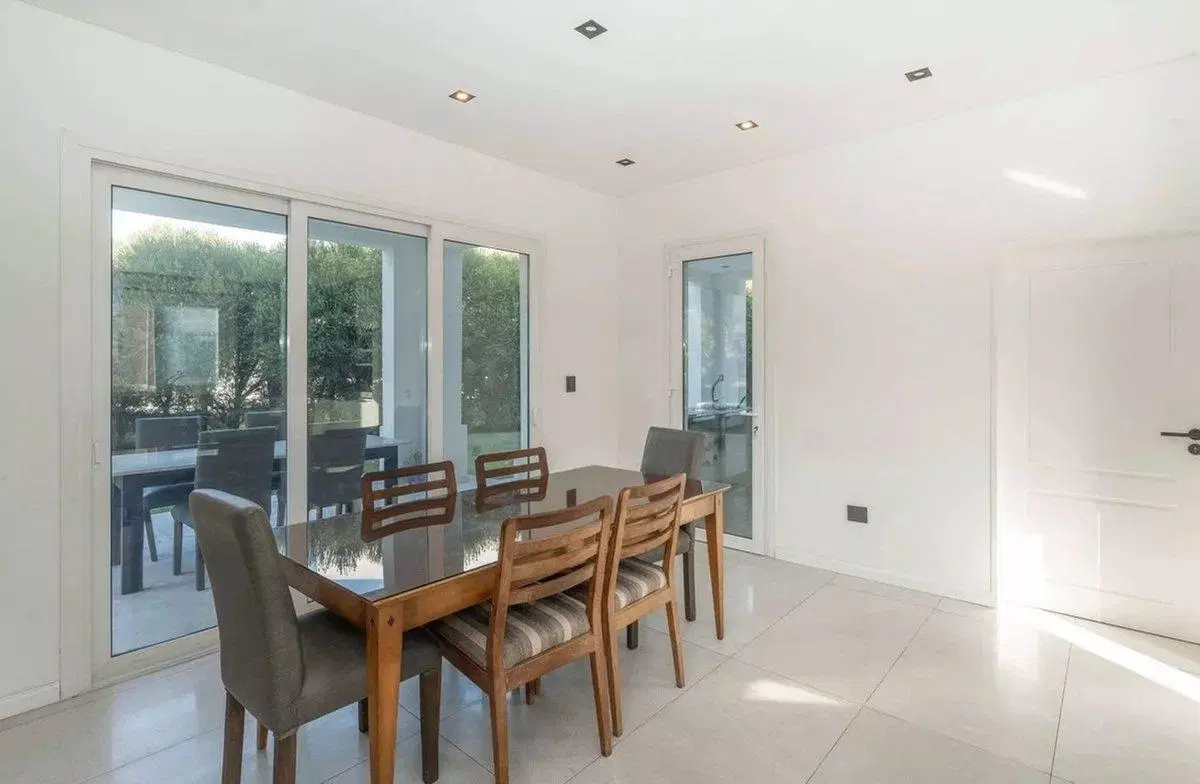 CASA VENTA NUEVO QUILMES 6 AMB. APTO CREDITO 5