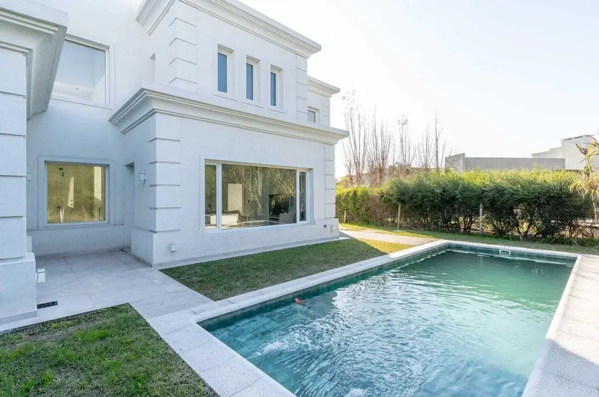 CASA VENTA NUEVO QUILMES 6 AMB. APTO CREDITO 2