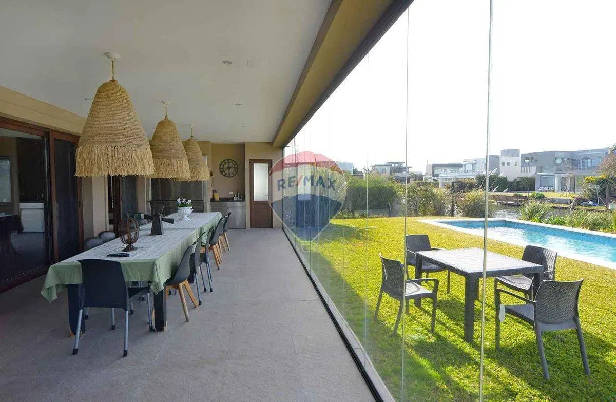 VENTA CASA 5 AMB PISCINA, QUINCHO EN NUEVO QUILMES 2