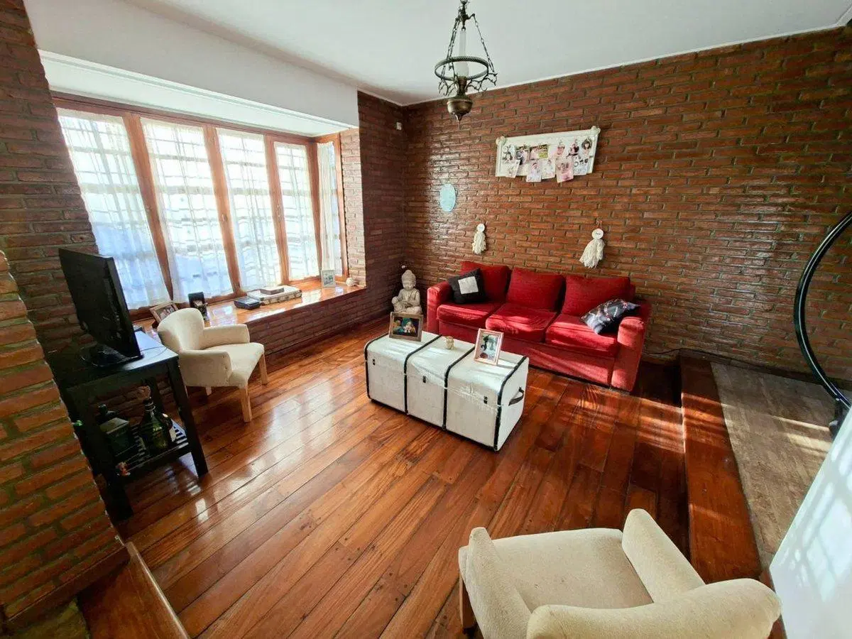 VENTA CASA 4 AMBIENTES EN DON BOSCO 5