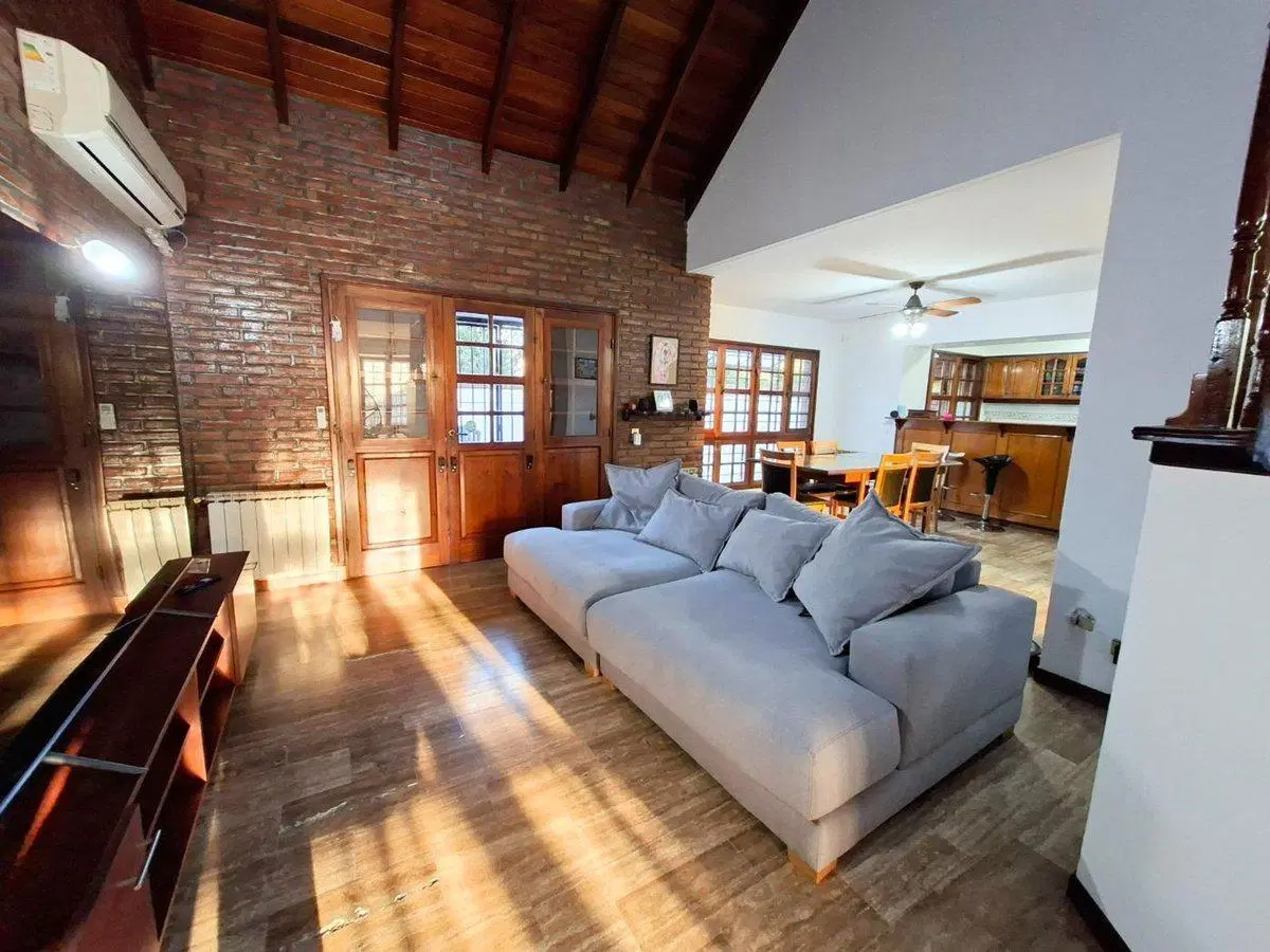 VENTA CASA 4 AMBIENTES EN DON BOSCO 4