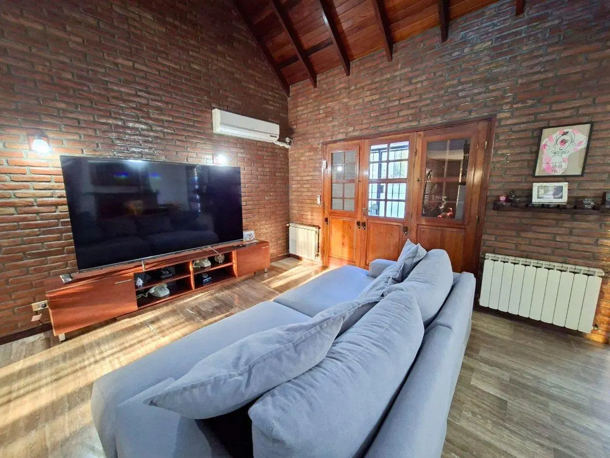 VENTA CASA 4 AMBIENTES EN DON BOSCO 3