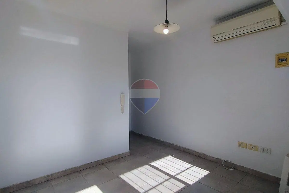 Departamento en Quilmes con cochera y patio propio 2
