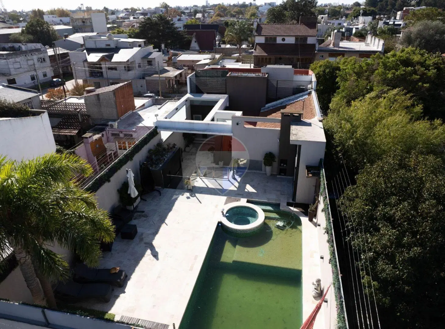 VENTA CASA 5 AMB C/PILETA EN QUILMES 4