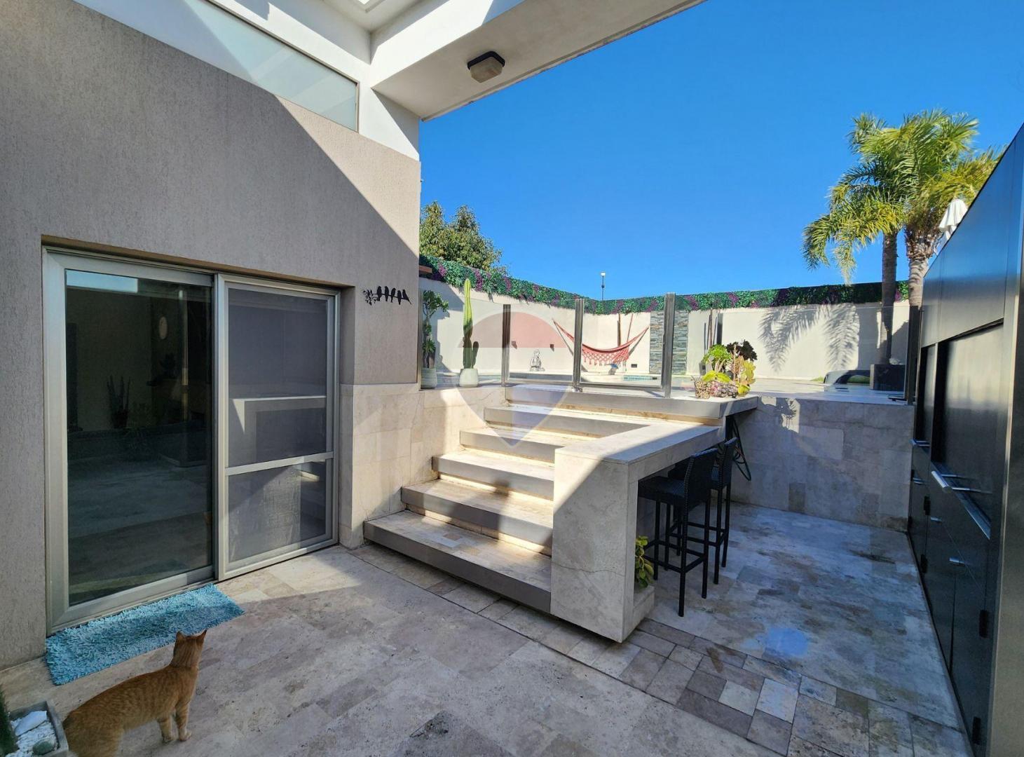 Foto de VENTA CASA 5 AMB C/PILETA EN QUILMES, imagen 1