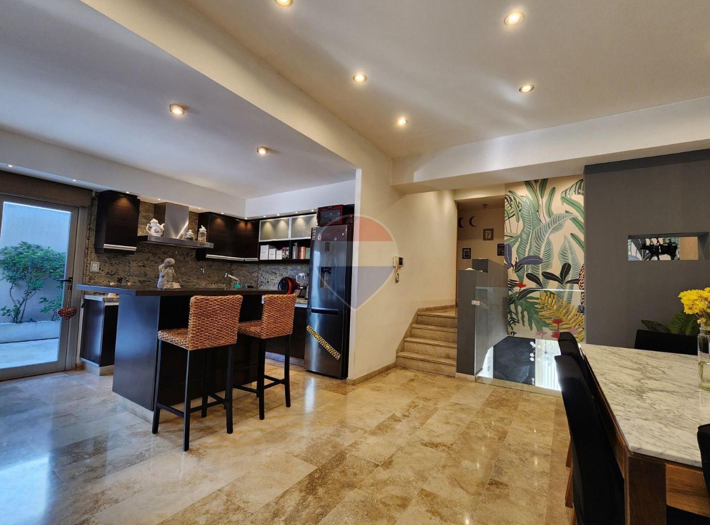 Foto de VENTA CASA 5 AMB C/PILETA EN QUILMES, imagen 2