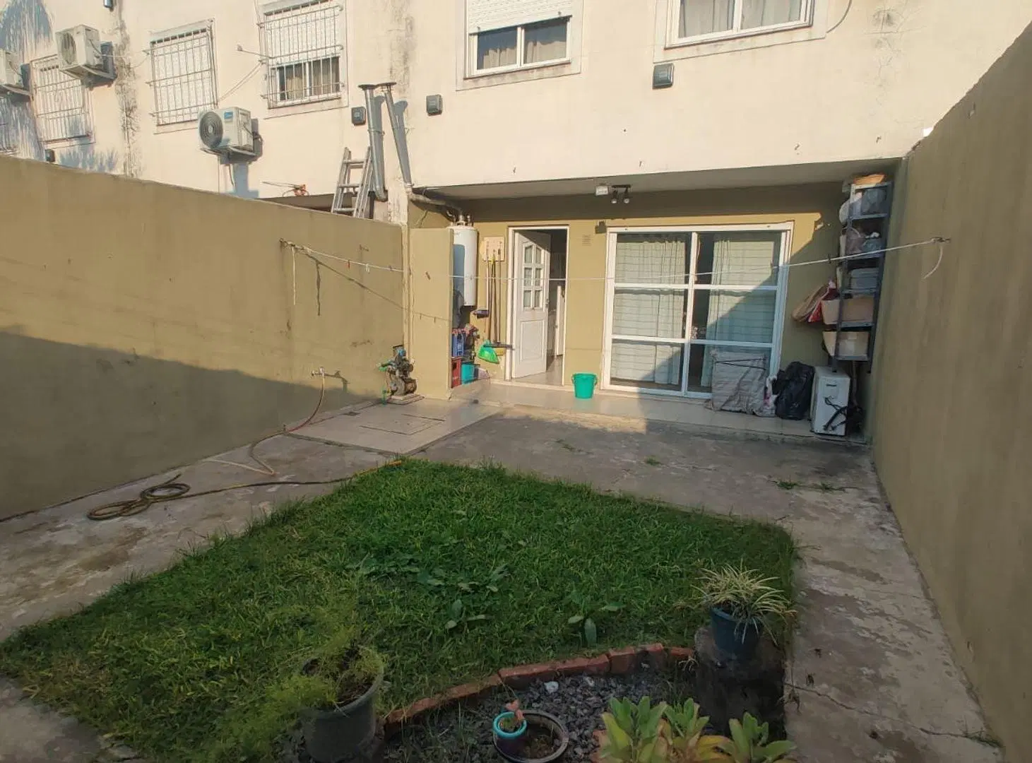 VENTA DEPTO DUPLEX 4 AMB  PATIO COCHERA QUILMES 5