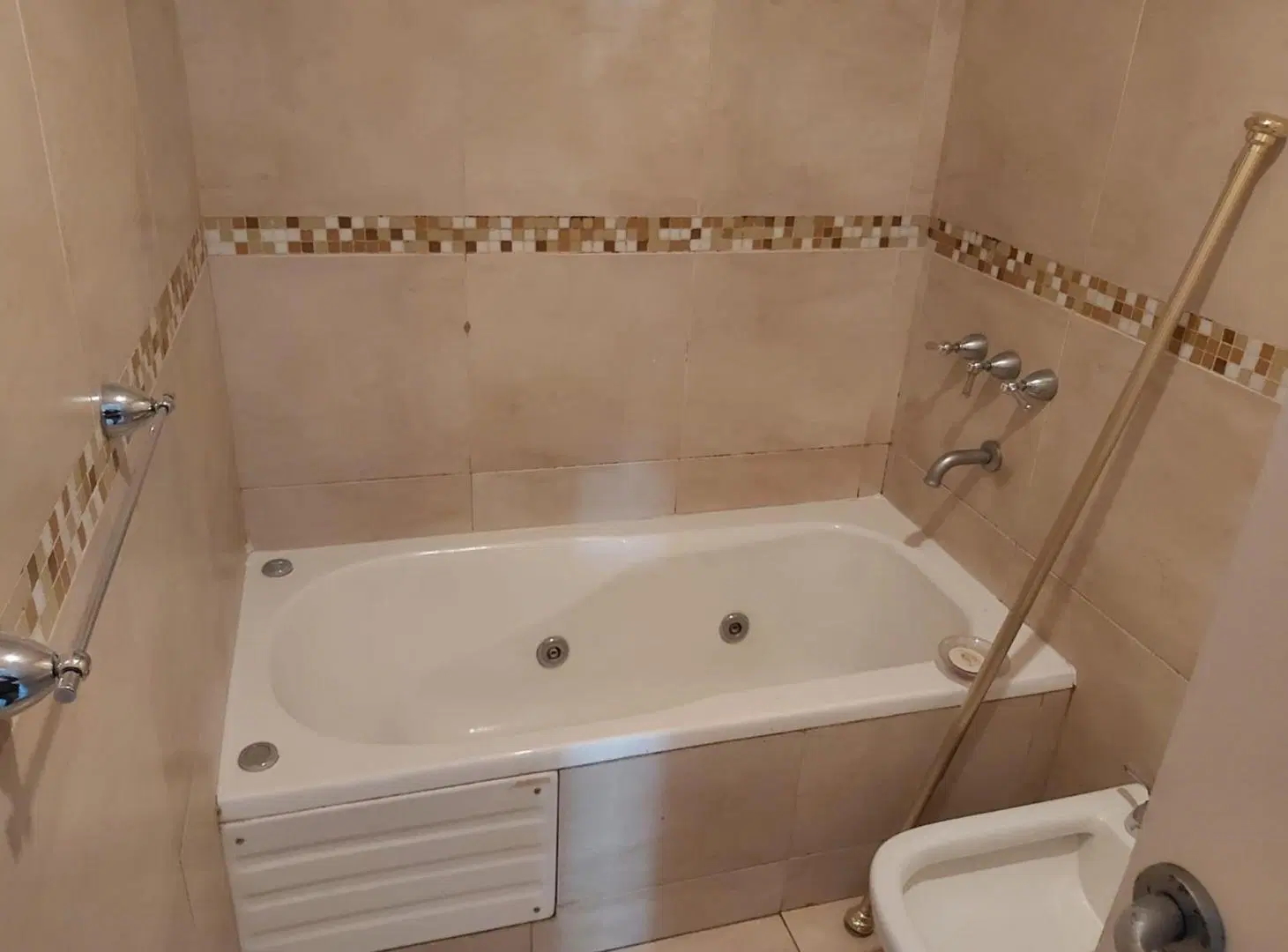 Venta departamento dos amb en Bernal con cochera 3