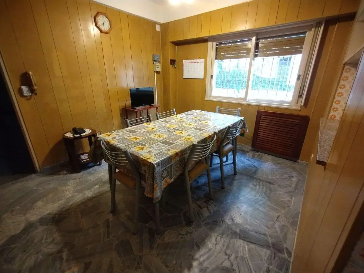 Casa 5  ambientes en venta con cochera en Bernal 3