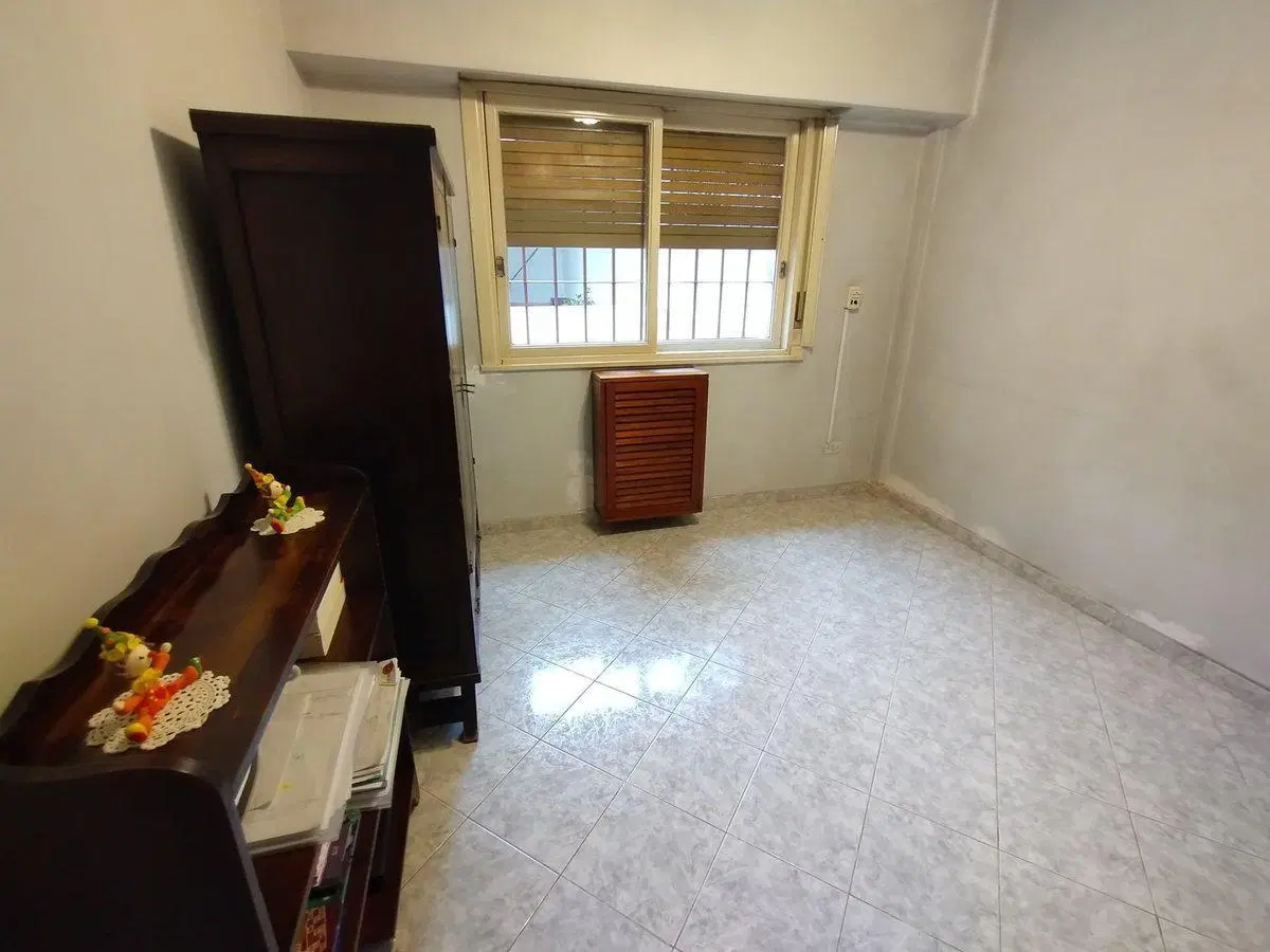 Casa 5  ambientes en venta con cochera en Bernal 4