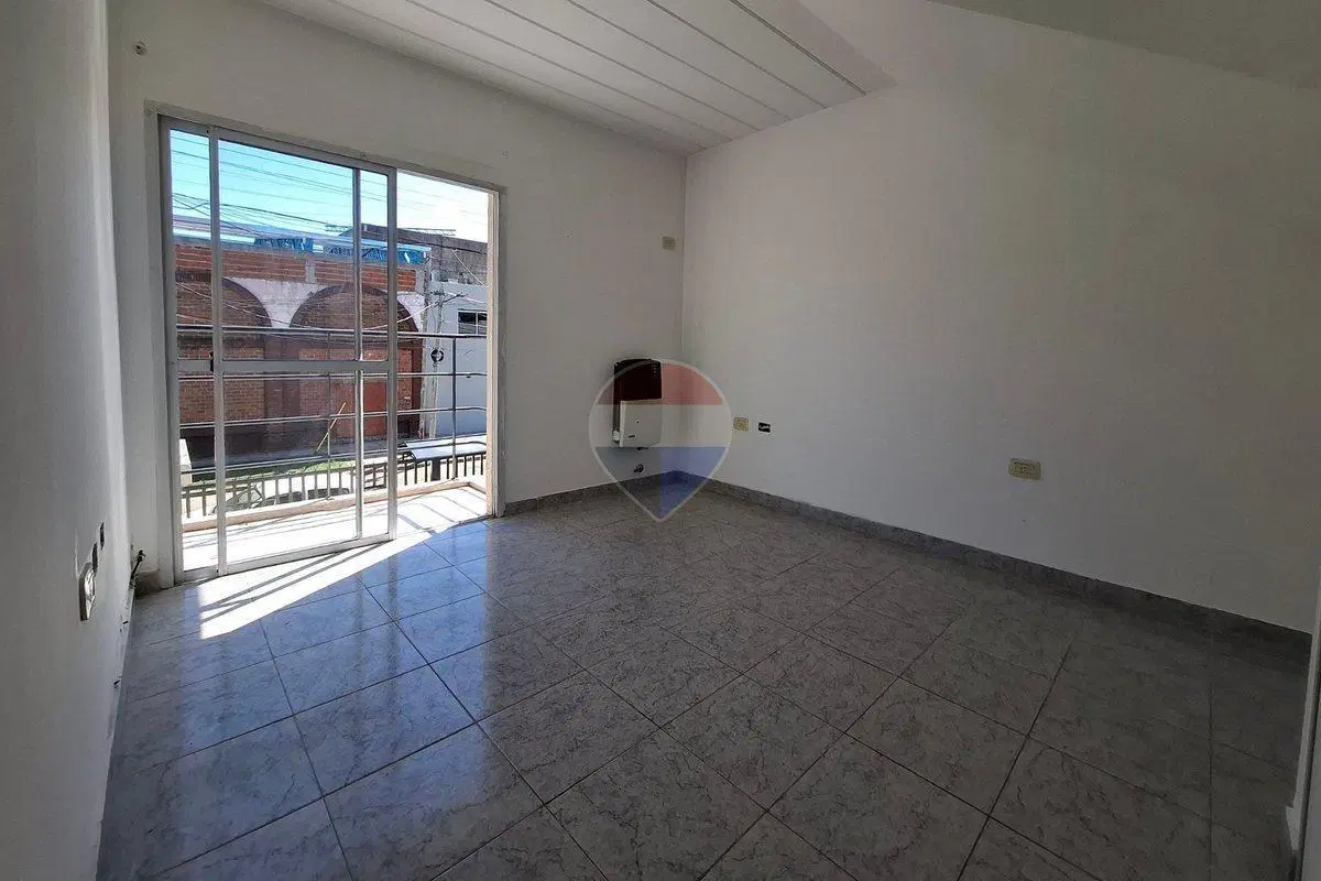 VENTA SEMIPISO 2 AMBIENTES CON COCHERA QUILMES 4