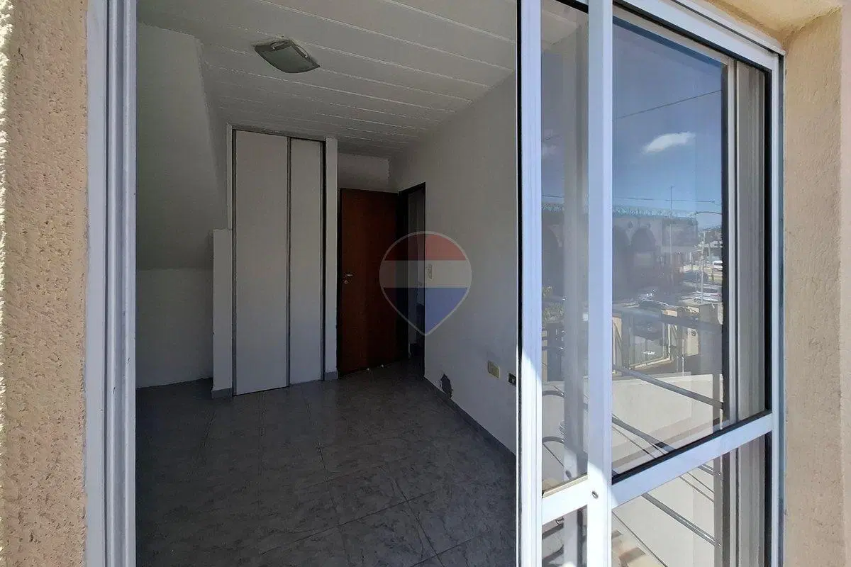 VENTA SEMIPISO 2 AMBIENTES CON COCHERA QUILMES 4