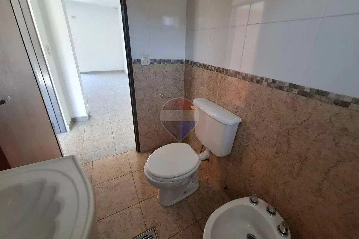 VENTA SEMIPISO 2 AMBIENTES CON COCHERA QUILMES 2