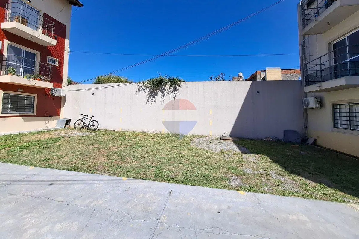 VENTA SEMIPISO 2 AMBIENTES CON COCHERA QUILMES 3