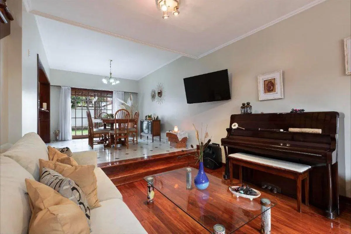 VENTA CASA QUILMES OESTE 3 PLANTAS 5 ambientes 2