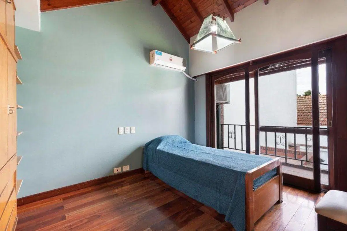 VENTA CASA QUILMES OESTE 3 PLANTAS 5 ambientes 4