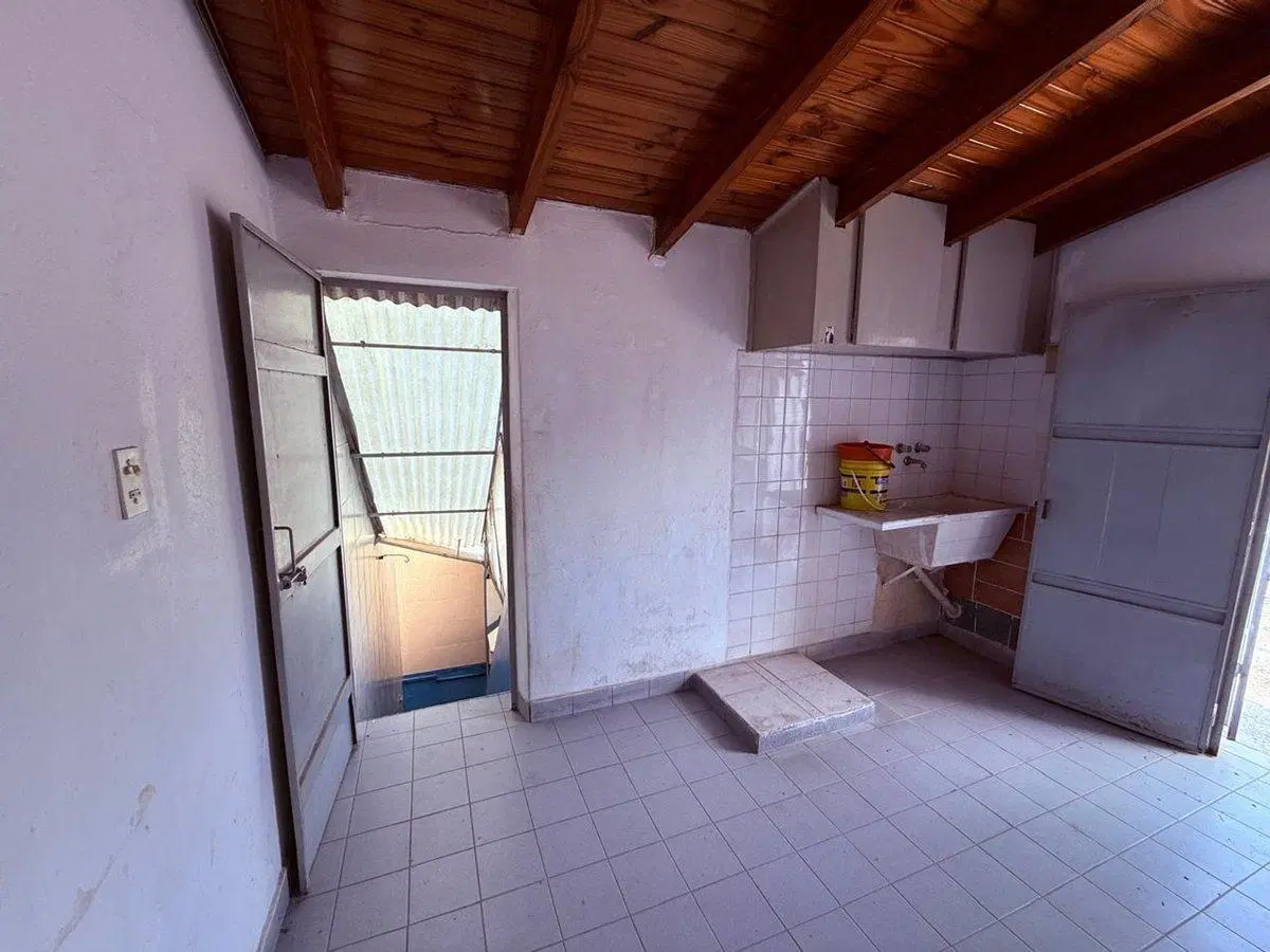Casa en venta 4 ambientes con patio y terraza - 2