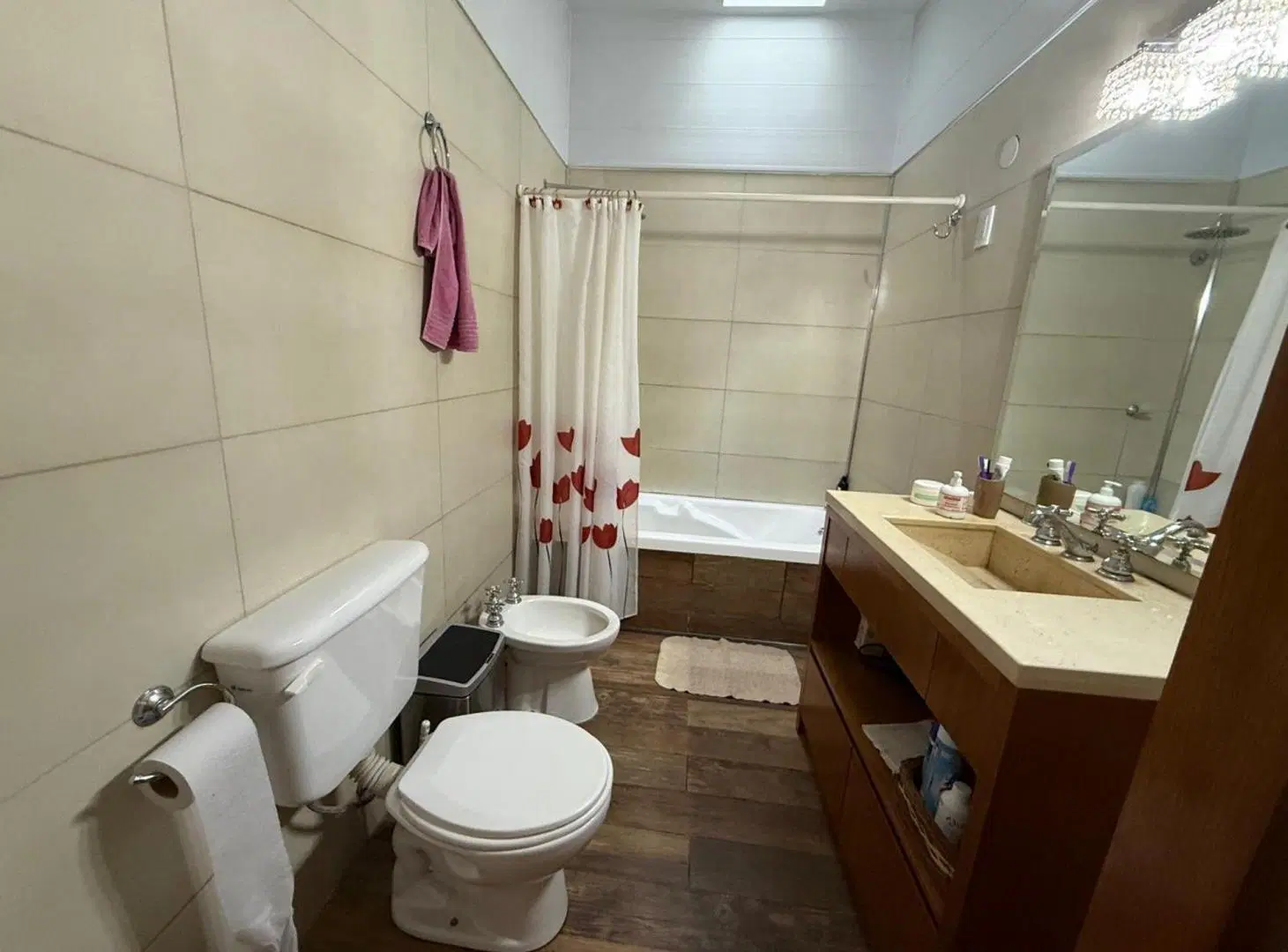 VENTA CASA 2 AMB JARDIN, COCHERA PILETA BERNAL 5