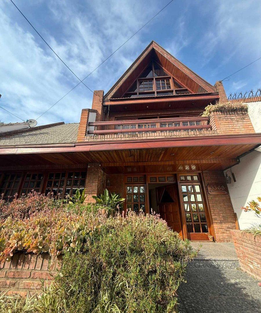 Foto de VENTA CASA 5 AMB CON PISCINA Y COCHERA - QUILMES, imagen 4