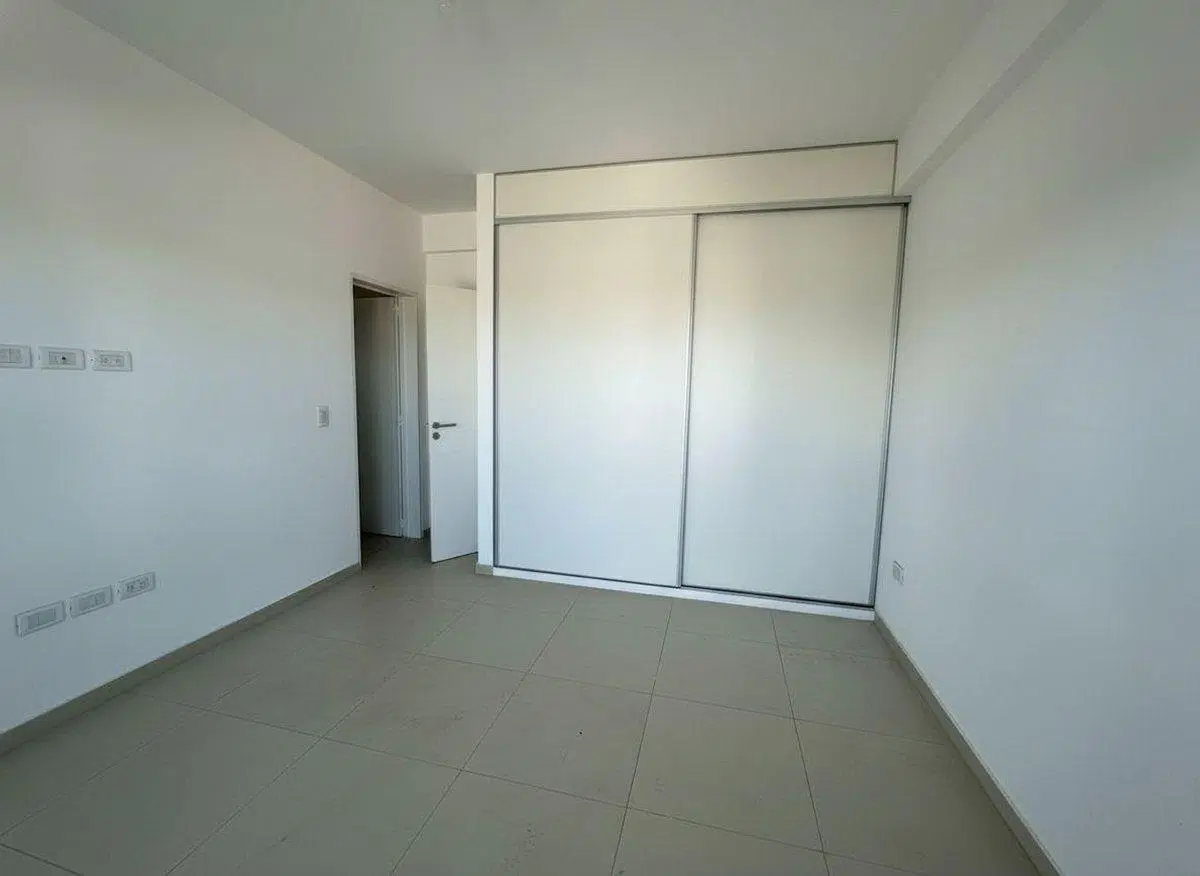 VENTA 2 AMBIENTES CON COCHERA EN BERNAL CENTRO 3