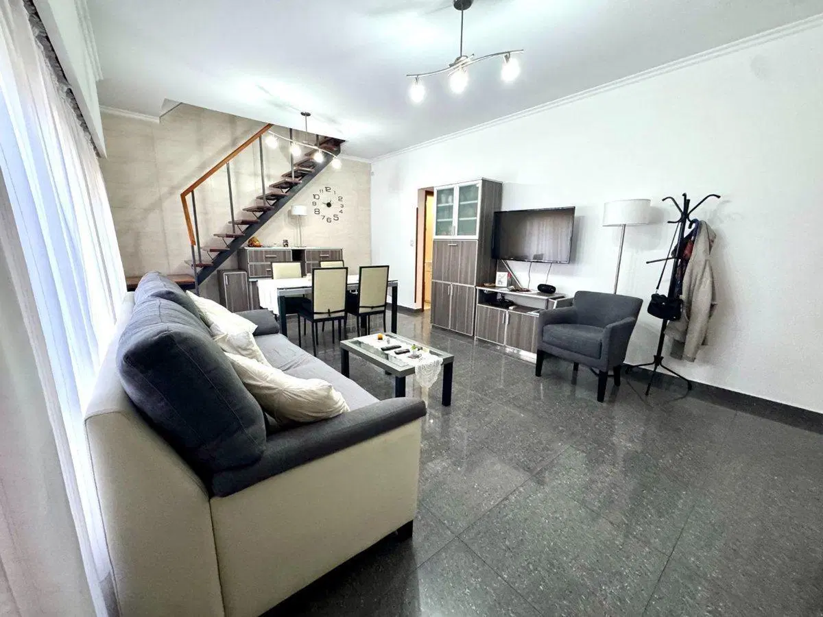 VENTA CASA 4 AMBIENTES , JARDIN Y GARAGE BERNAL 4