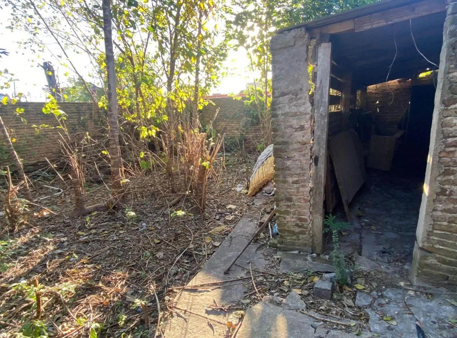 LOTE EN VENTA CON LOCAL Y CASA A RECICLAR QUILMES 3