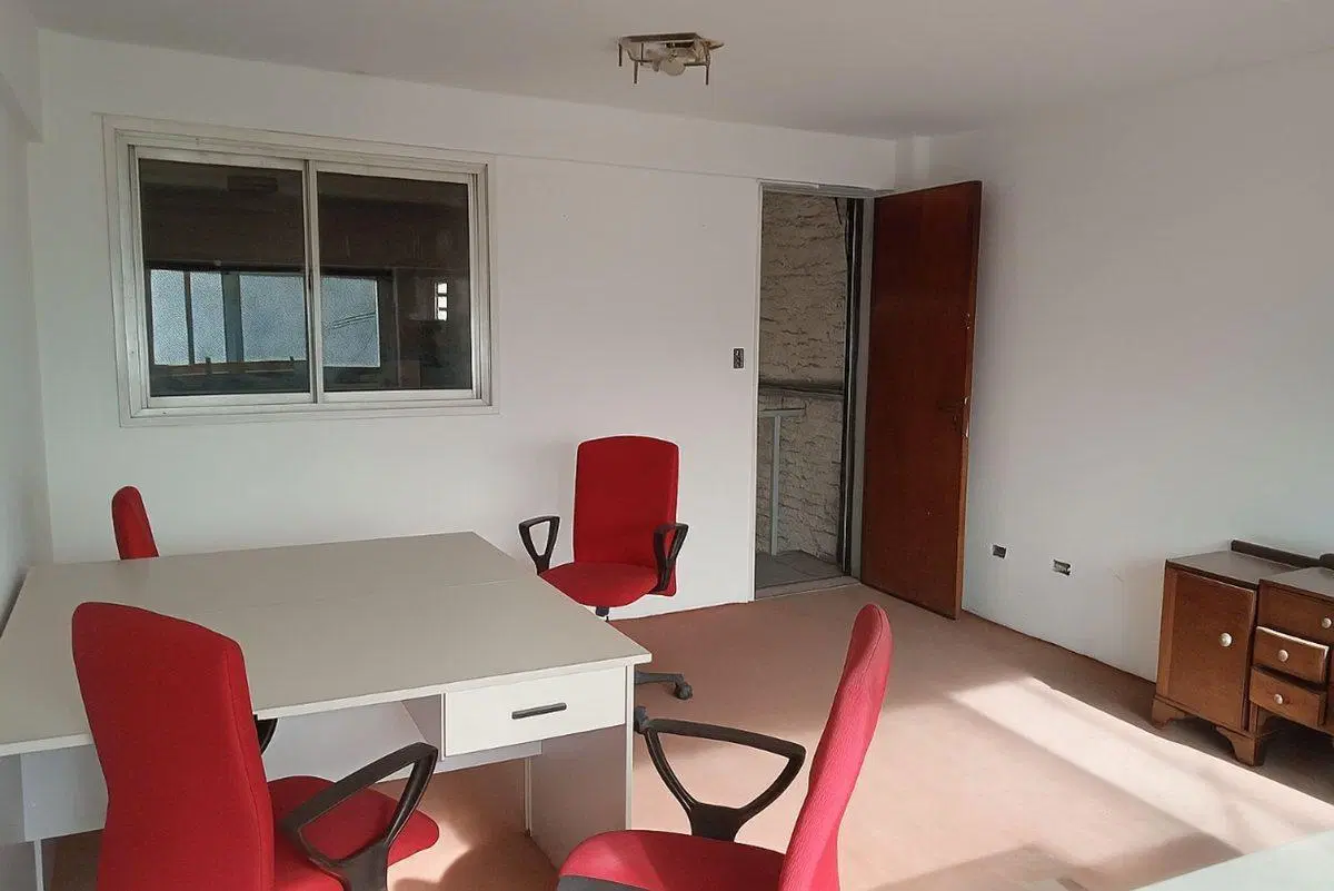 VENTA DEPOSITO CON 5 DEPTOS EN BLOCK AVELLANEDA 2