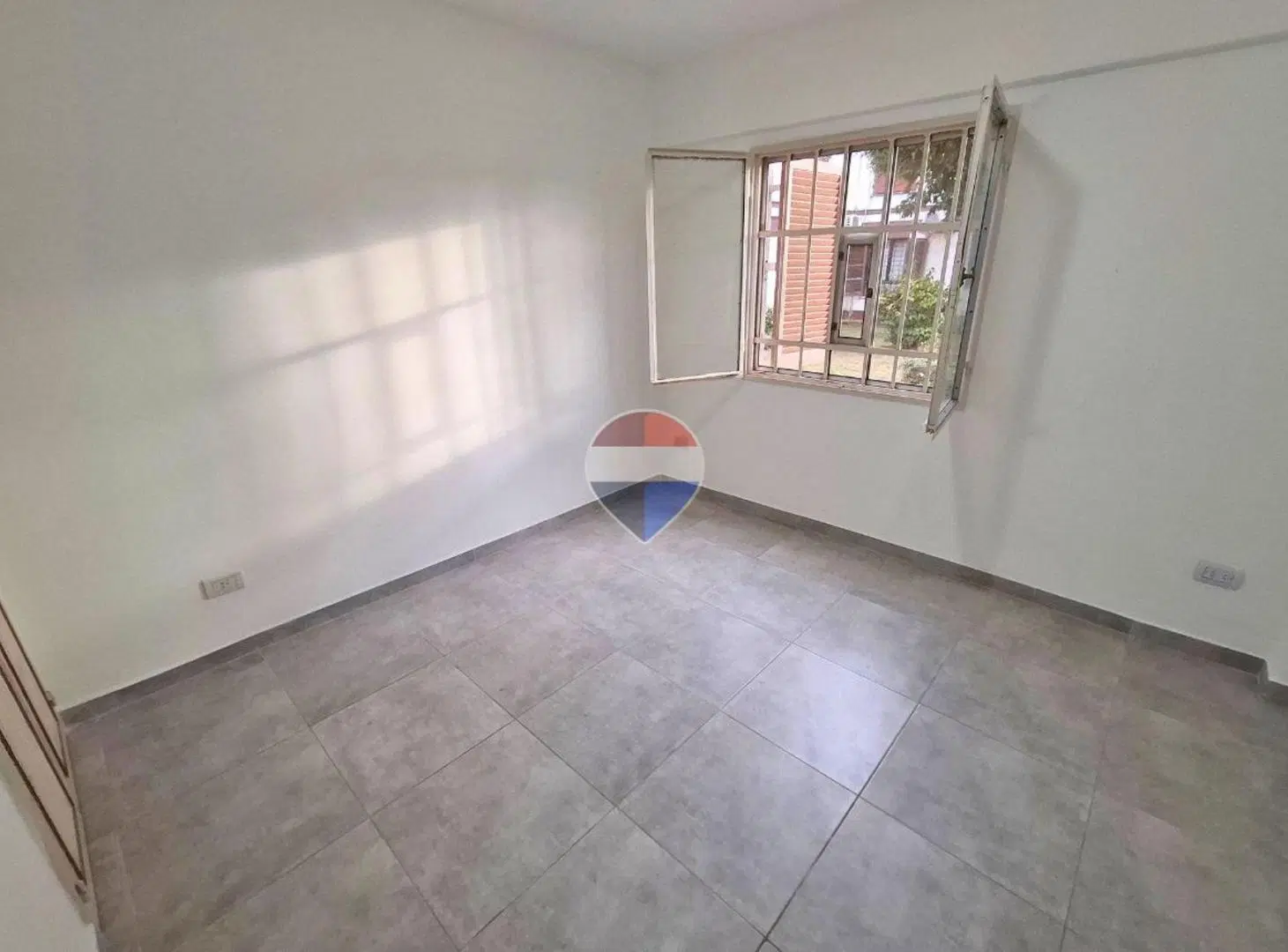 ALQUILER PH 3 AMB BARRIO LUZ Y FUERZA EZPELETA 4